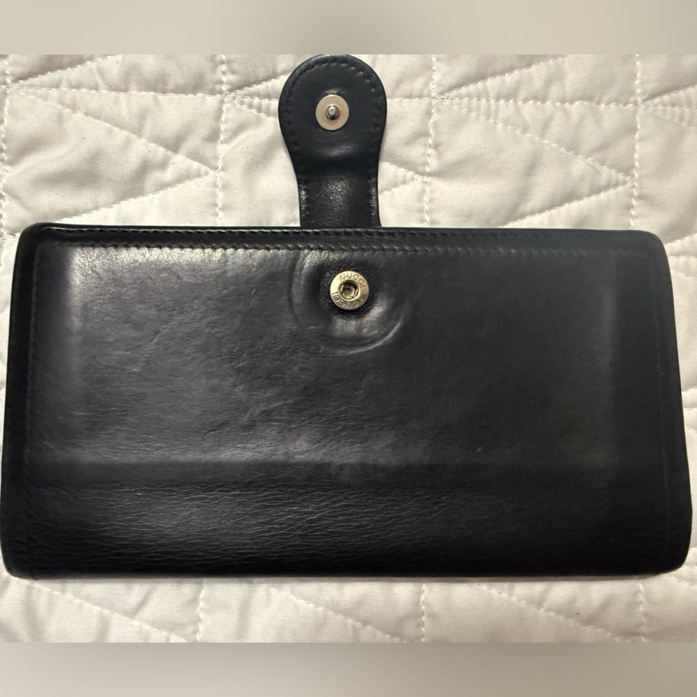 Black Vintage Gucci Leather Wallet- Gold Emblem - Picture 12 of 13